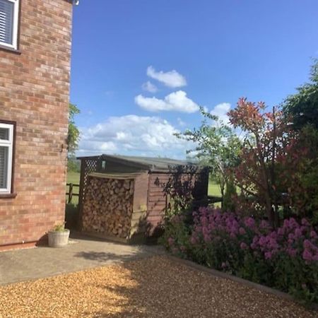 Cotswold Edge Guest Suite With Broadway Hill View Badsey エクステリア 写真