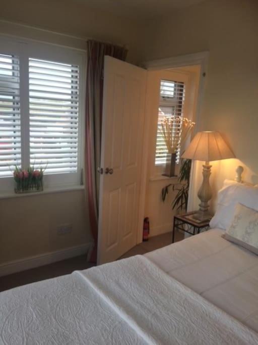 Cotswold Edge Guest Suite With Broadway Hill View Badsey エクステリア 写真