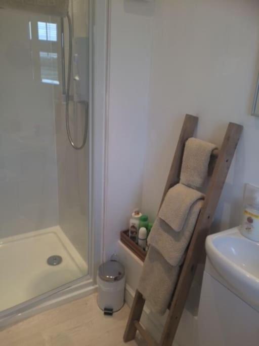 Cotswold Edge Guest Suite With Broadway Hill View Badsey エクステリア 写真